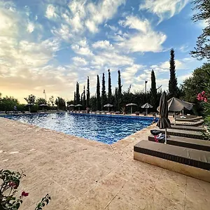 https://villa-waky-club-large-luxury.marrakeshhotelsmorocco.com